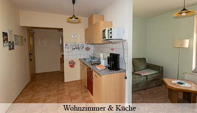 Küche und Wohnzimmer